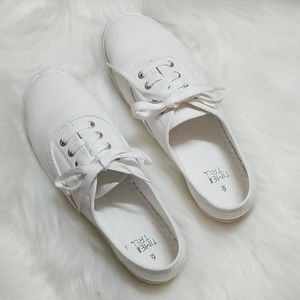 🔴 Time and Tru White Canvass Shoes